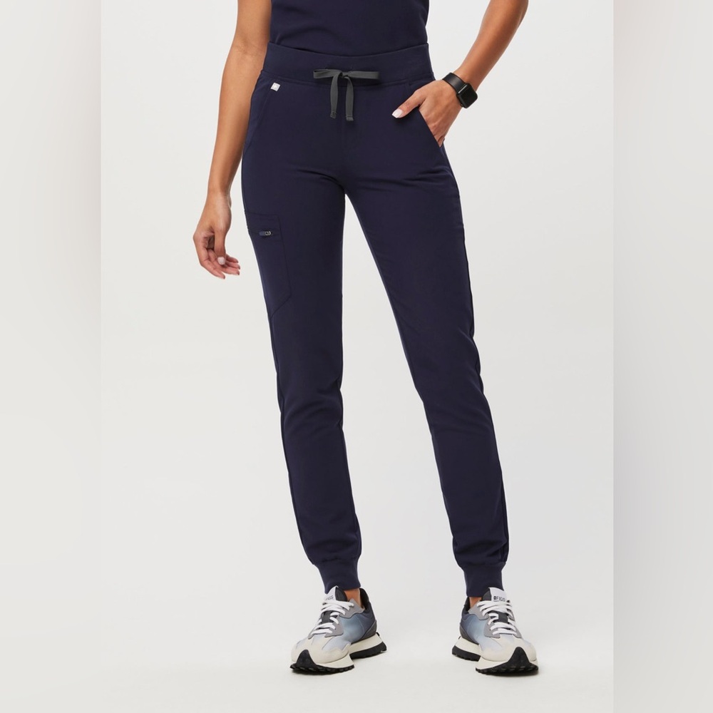 Figs Women’s Navy Jogger Scrub Pants